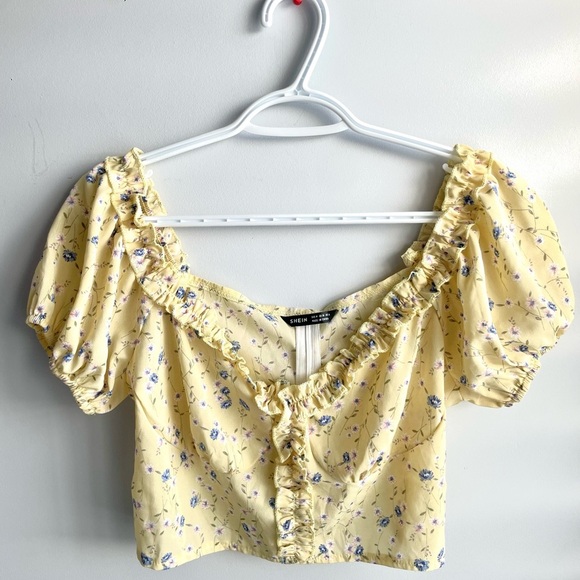 💖(2 for $15)💖 Buttercup Floral Puff Sleeved Top - Picture 3 of 4